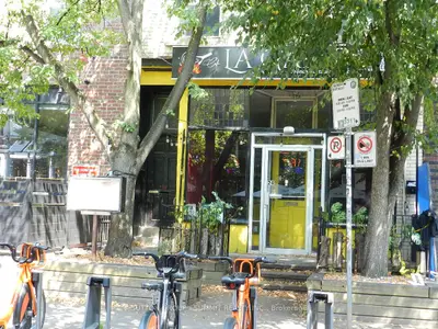 Att/Row/Townhouse in Toronto