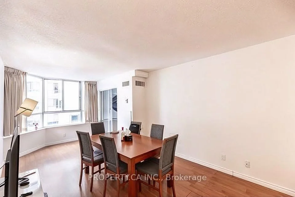 717 Bay Street 1402, Toronto C01, ON M5G 2J9