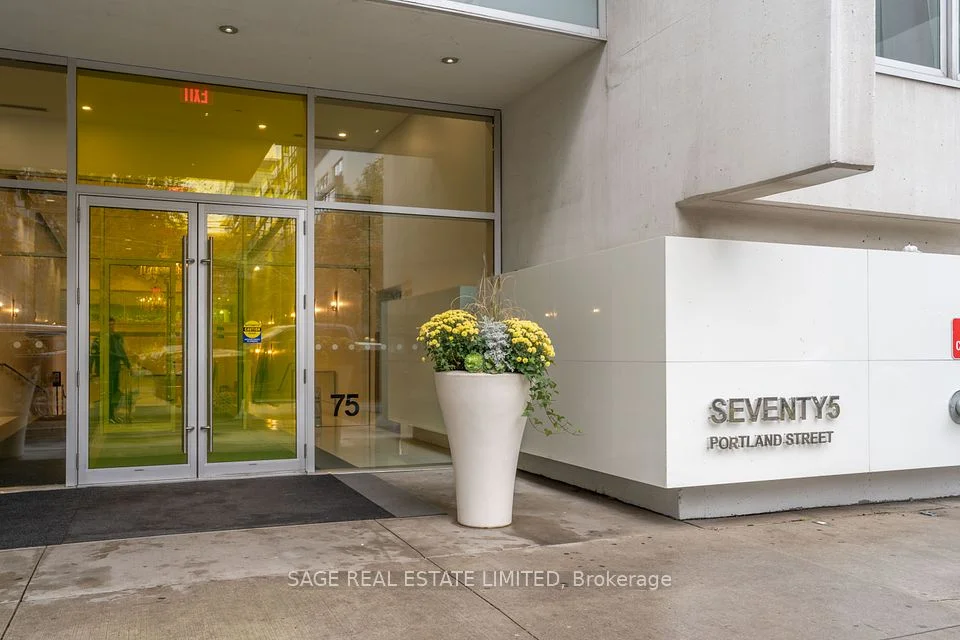 75 Portland Street 612, Toronto C01, On M5v 2m9