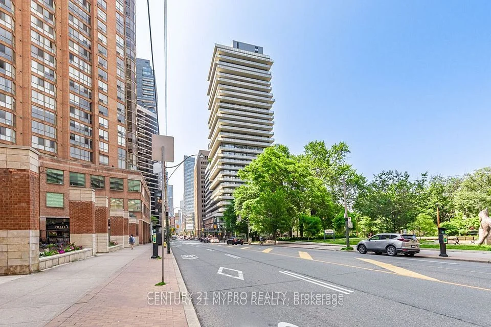 57 St Joseph Street 812, Toronto C01, On M5s 0c5