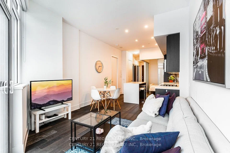 38 Iannuzzi Street Ph04, Toronto C01, On M5v 0s2