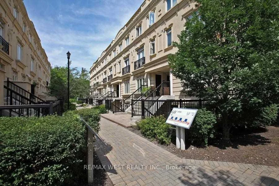 68 Carr Street 23, Toronto C01, ON M5T 1B7