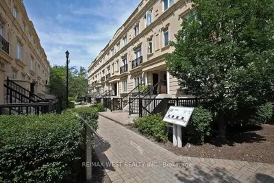 Condo Townhouse in Toronto