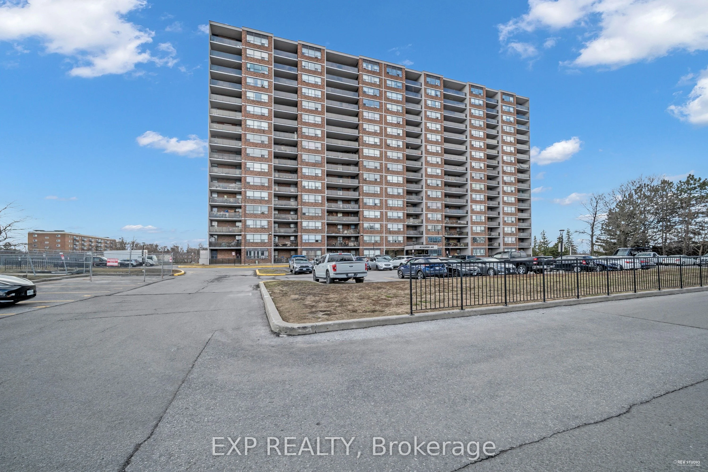 45 Sunrise Avenue 907, Toronto C13, ON