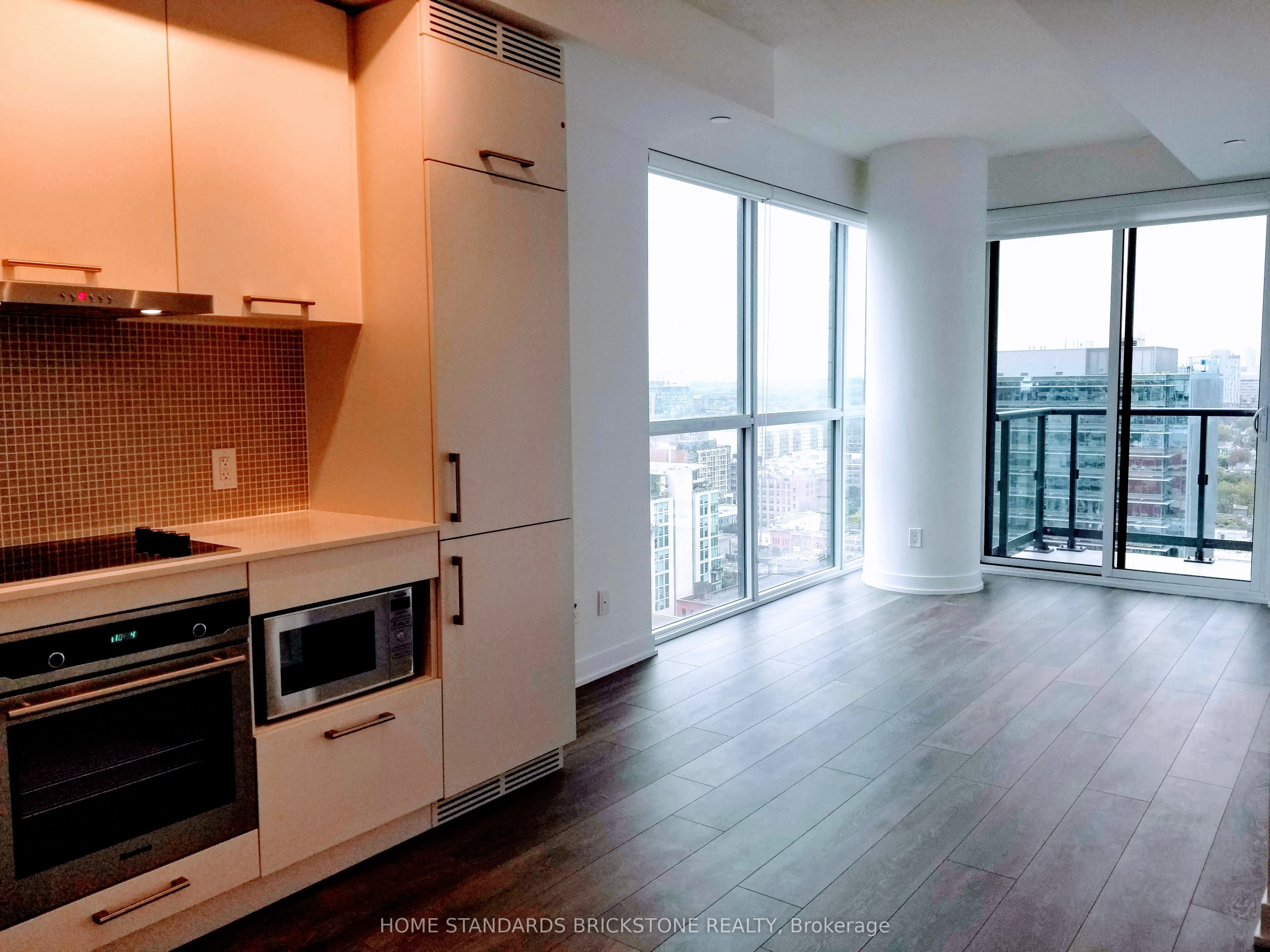 87 Peter Street 2306, Toronto C01, On M5v 0p1