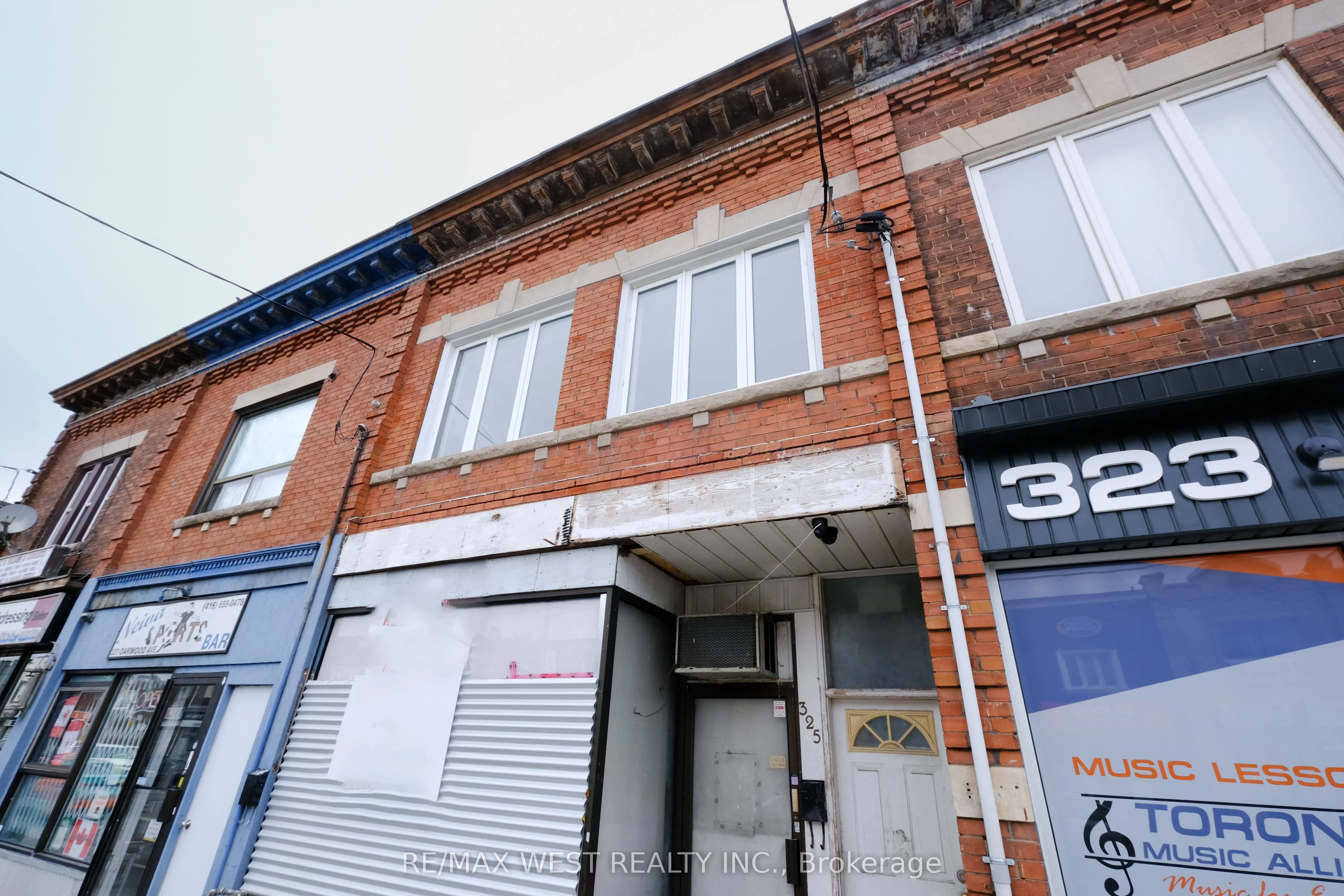 325 Oakwood Avenue 2nd Floor, Toronto C03, ON M6E 2V8