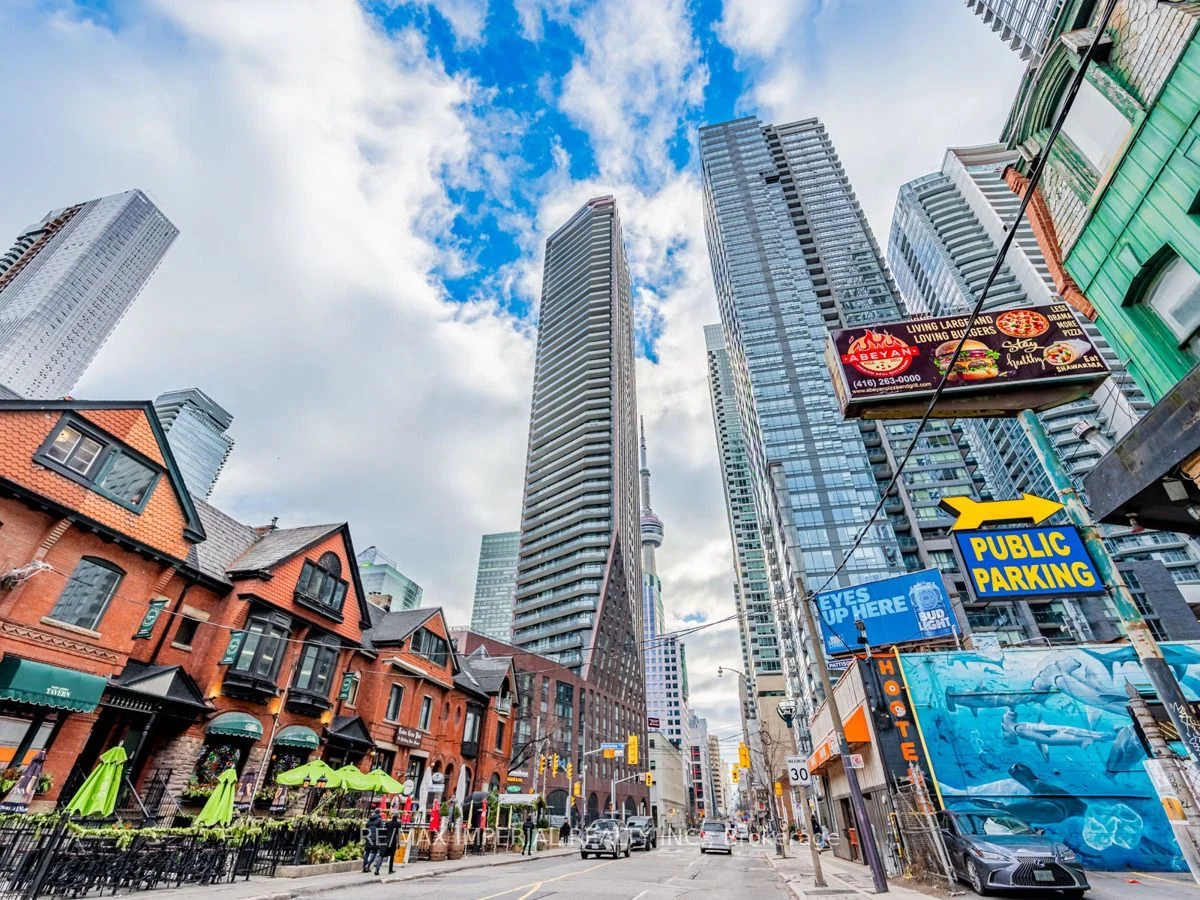 99 John Street 2105, Toronto C01, On M5v 0s6