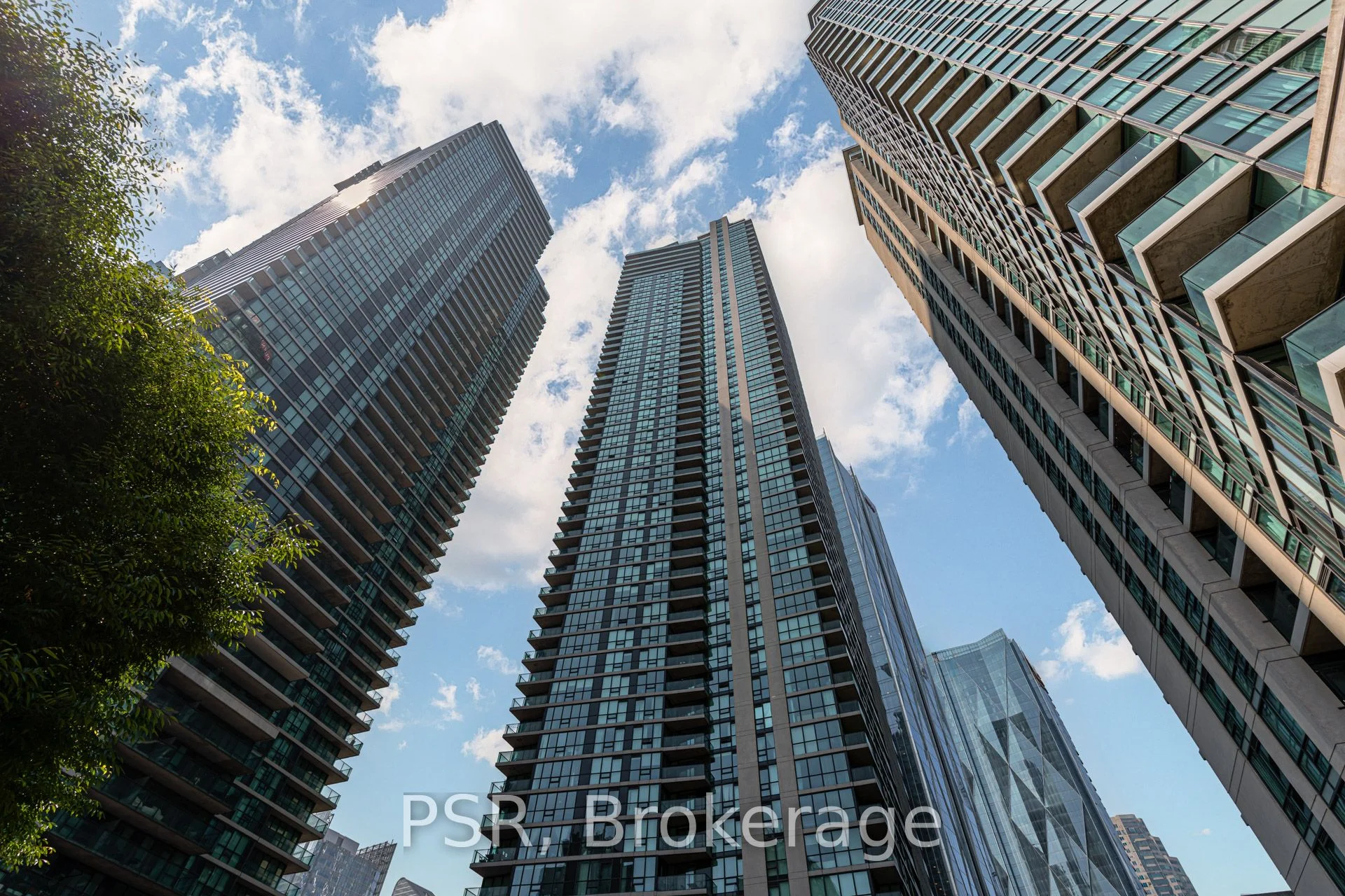 18 Harbour Street 2409, Toronto C01, ON M5J 2Z6