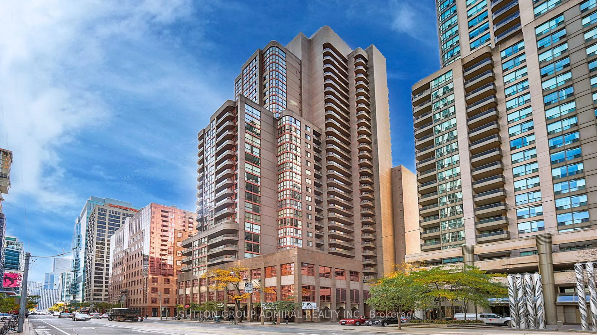 736 Bay Street 2302, Toronto C01, ON M5G 1N6