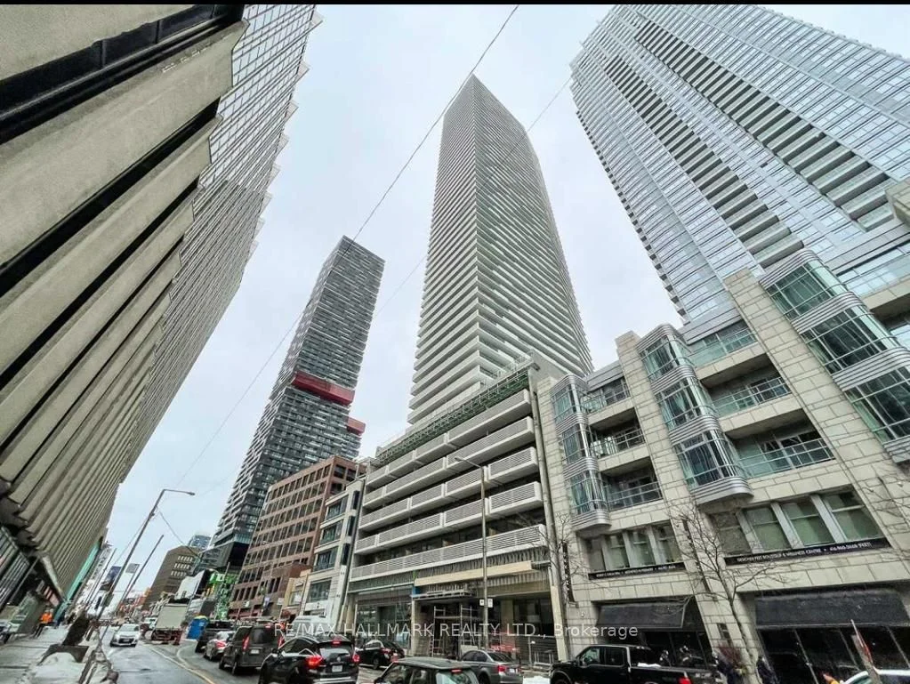 2221 Yonge Street 512, Toronto C10, On M4s 0b8