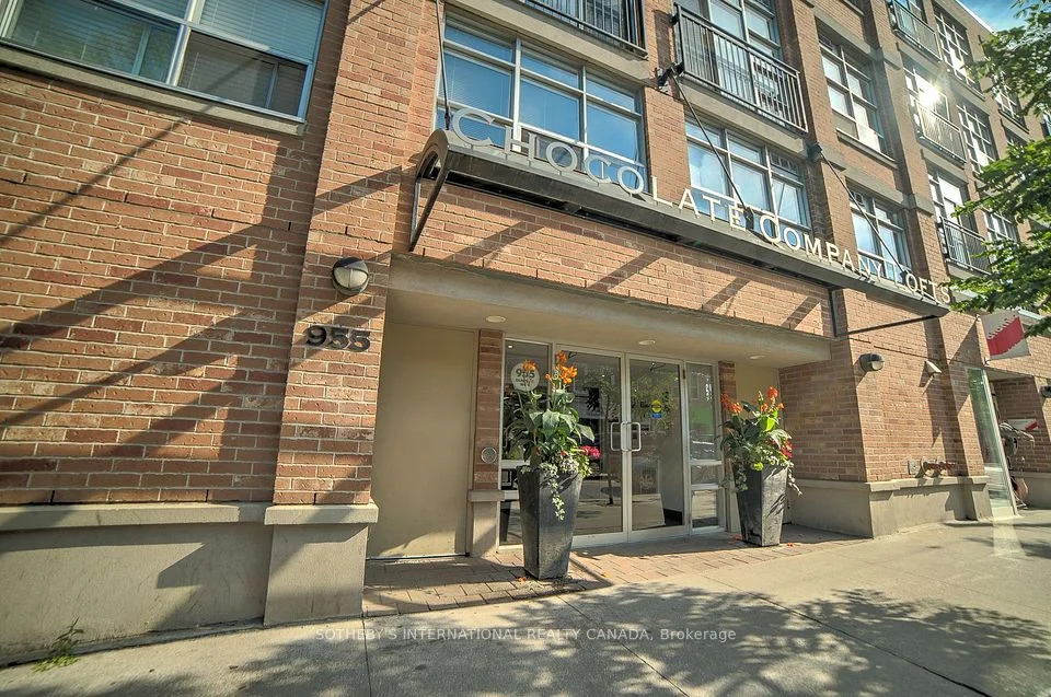 955 Queen Street W 416, Toronto C01, ON M6J 3X5