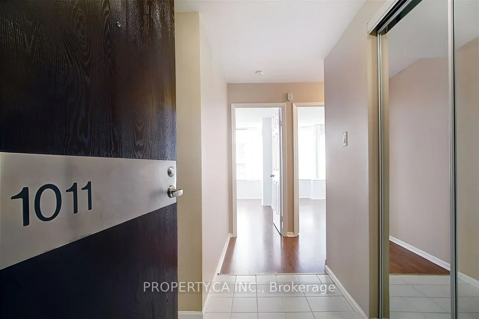 717 Bay Street 1011, Toronto C01, On M5g 2j9