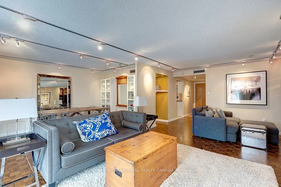 35 Church Street 612, Toronto C08, ON M5E 1T3