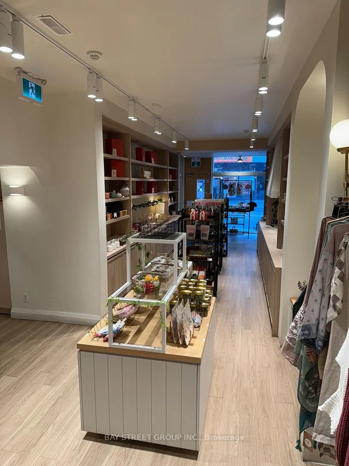 120 Dundas Street W, Toronto C01, ON M5G 1C3