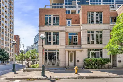 Condo Townhouse in Toronto