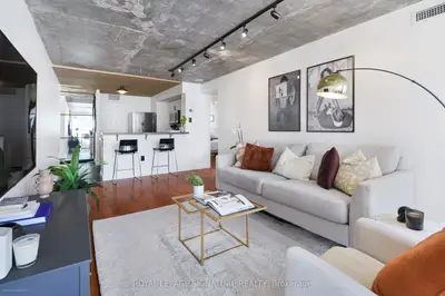 Condo Apartment in Toronto