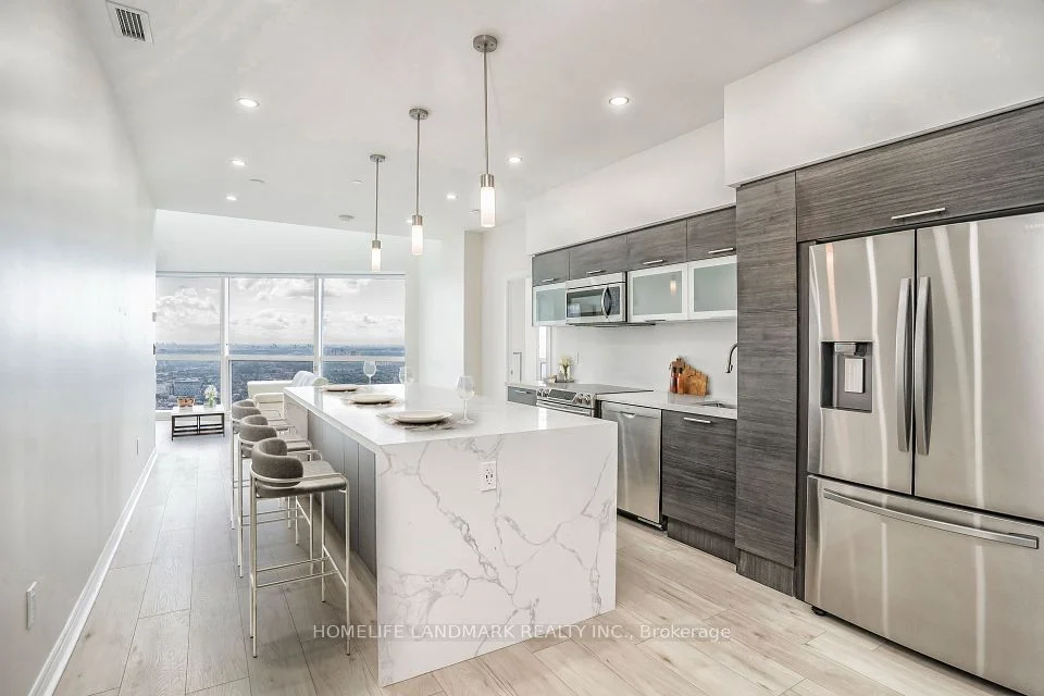 386 Yonge Street 5715, Toronto C01, ON M5B 0A5