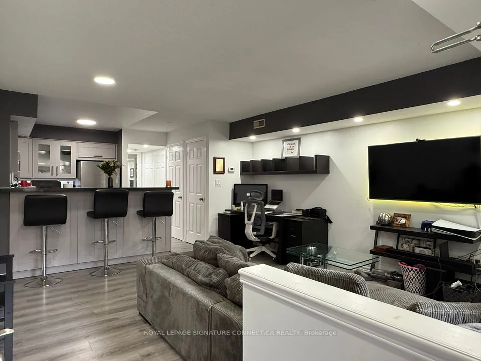 208 Niagara Street TH39, Toronto C01, ON M6J 3W5