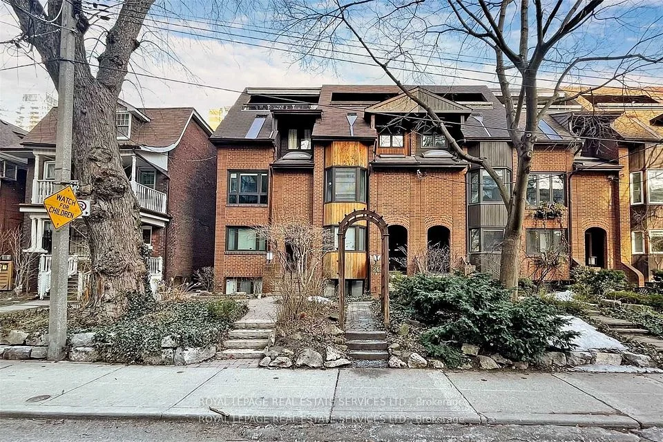 26A Dundonald Street, Toronto C08, ON M4Y 1K2