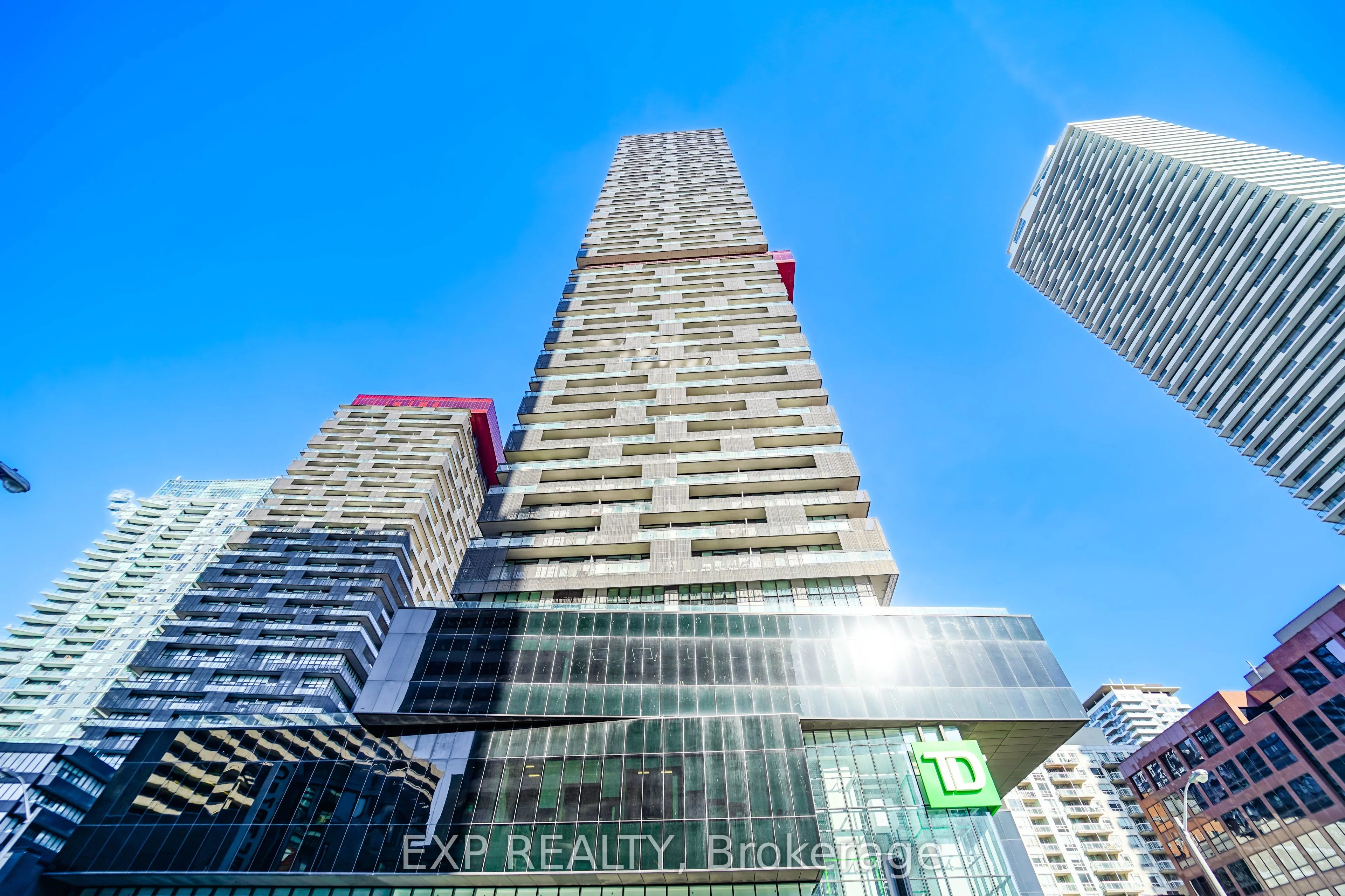 8 Eglinton Avenue E 5505, Toronto C10, ON M4P 1A6