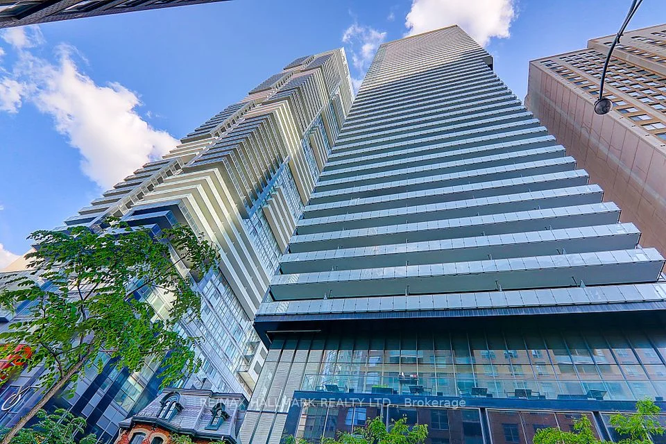 15 Grenville Street 1406, Toronto C01, On M4y 0b9