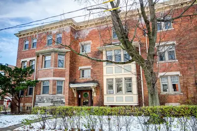 Att/Row/Townhouse in Toronto