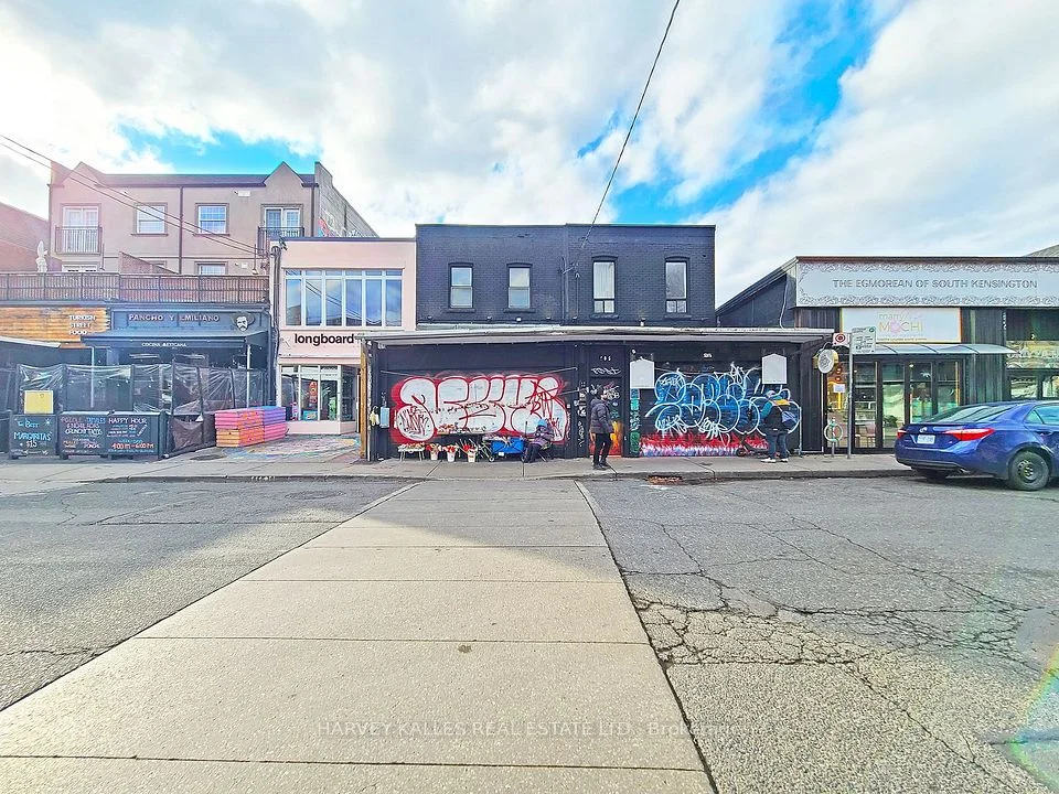 204 Augusta Avenue 2nd Flr, Toronto C01, On M5t 2l6