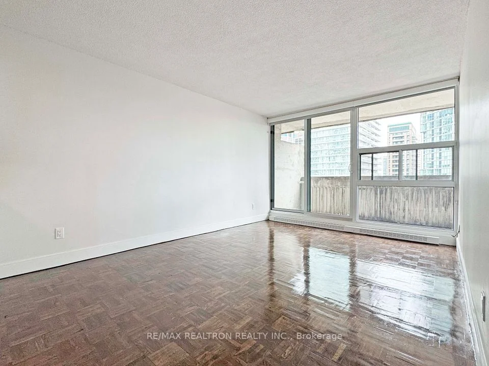 33 Isabella Street 2711, Toronto C08, ON M4Y 2P7