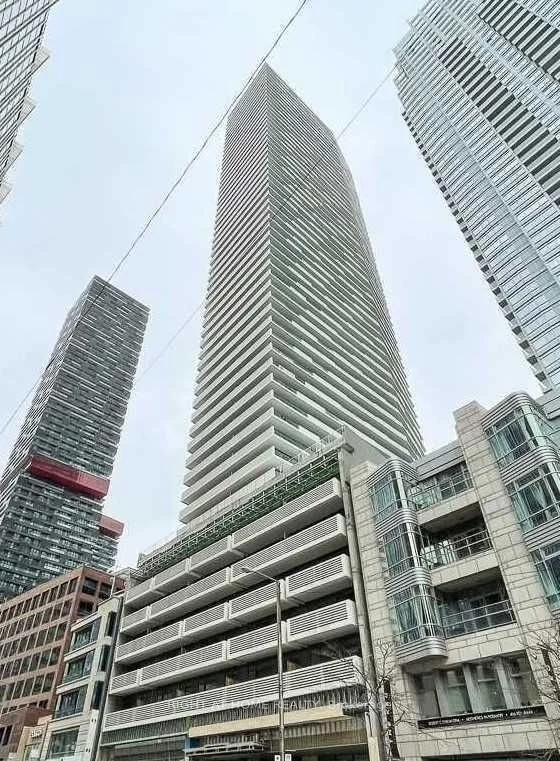 2221 Yonge Street 1810, Toronto C10, ON M4S 2B4