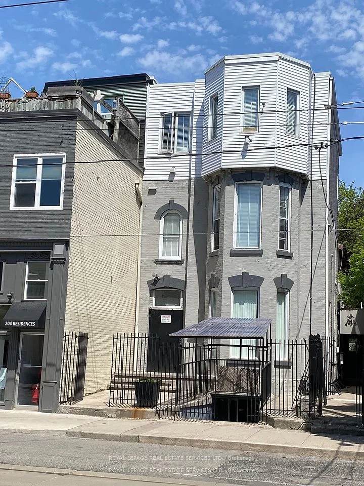 206 Carlton Street 201, Toronto C08, On M5a 2l1