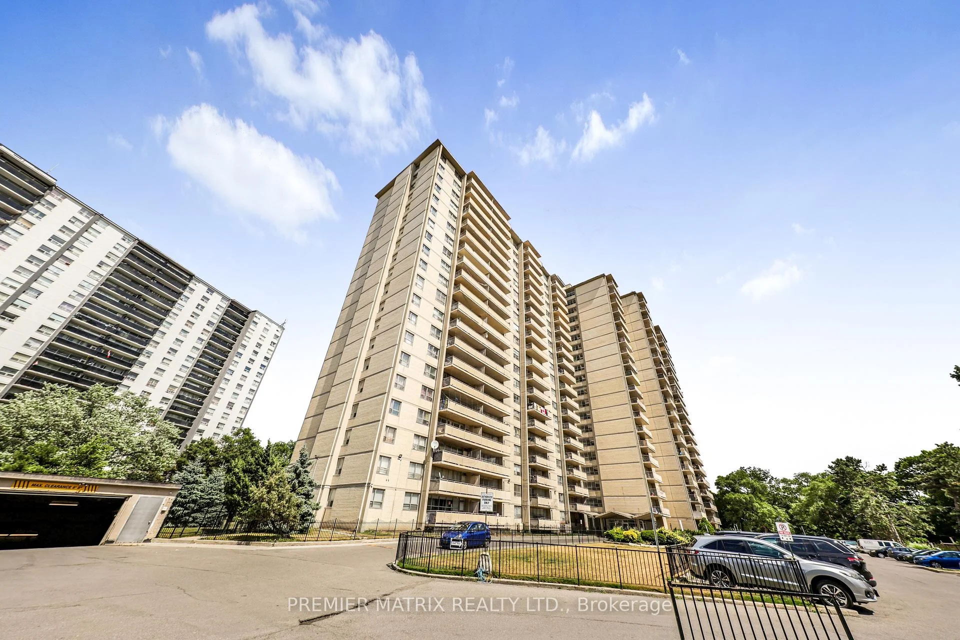 65 Thorncliffe Park Drive 1015, Toronto C11, ON M4H 1L2
