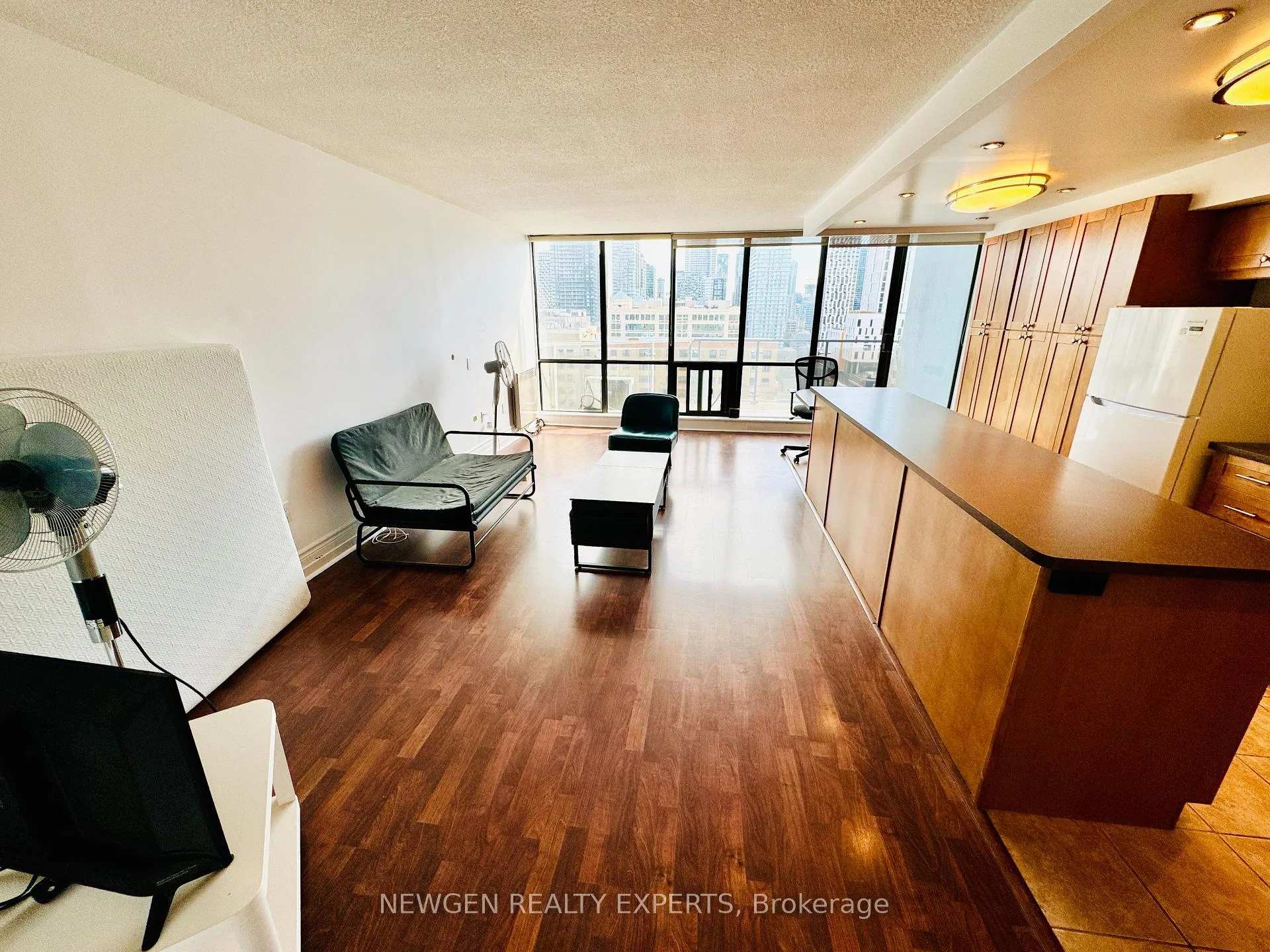 86 Gerrard Street E 14F, Toronto C08, ON M5B 1G6