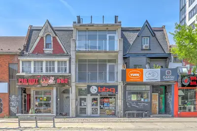 Att/Row/Townhouse in Toronto