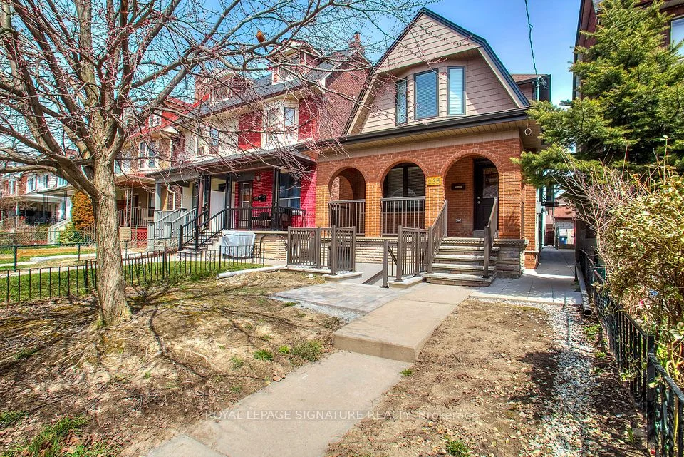235 Beatrice Street 1, Toronto C01, ON M6G 3E9