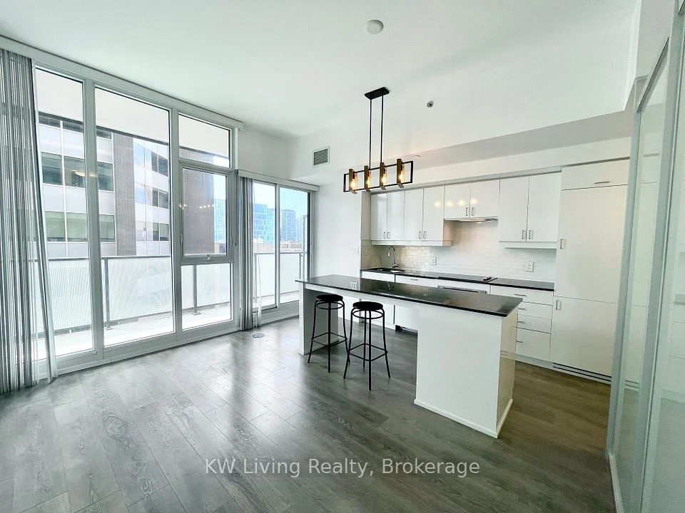 426 University Avenue 2005, Toronto C01, ON M5G 1S9