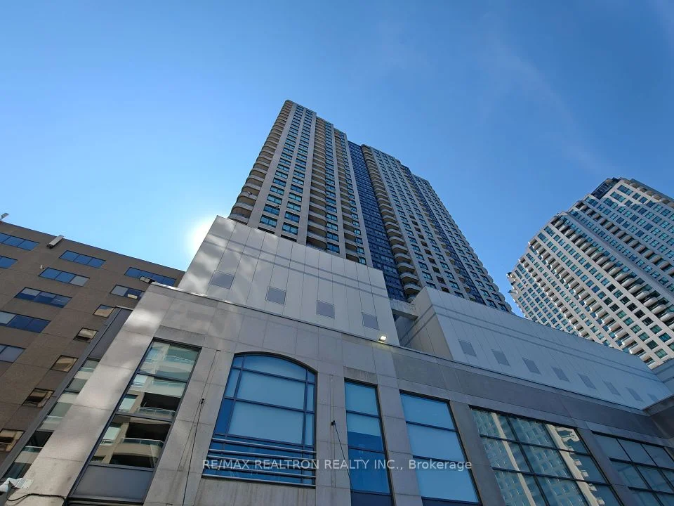 8 HILLCREST Avenue 1611, Toronto C14, ON M2N 6Y6
