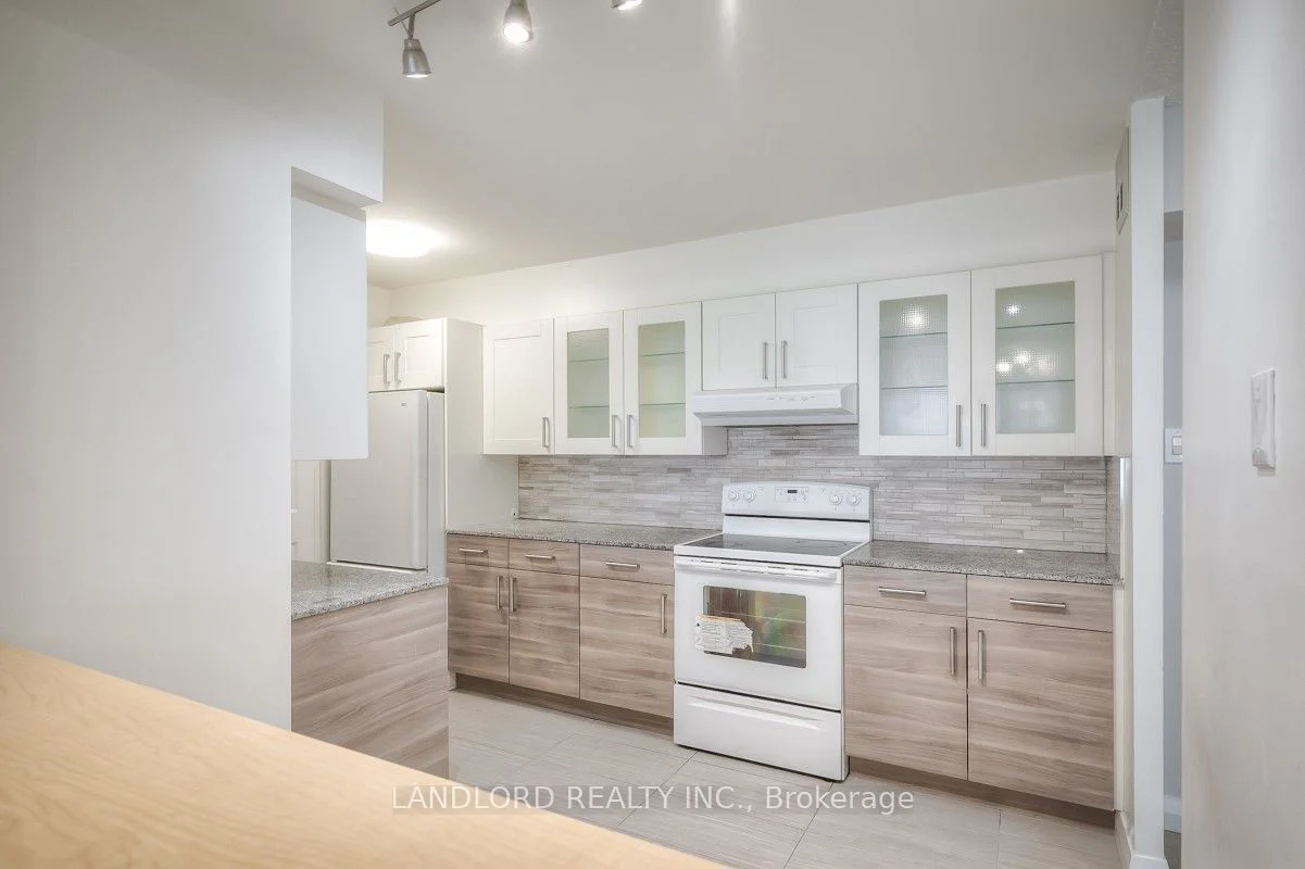 45 Carlton Street 1902, Toronto C08, ON M5B 2H9