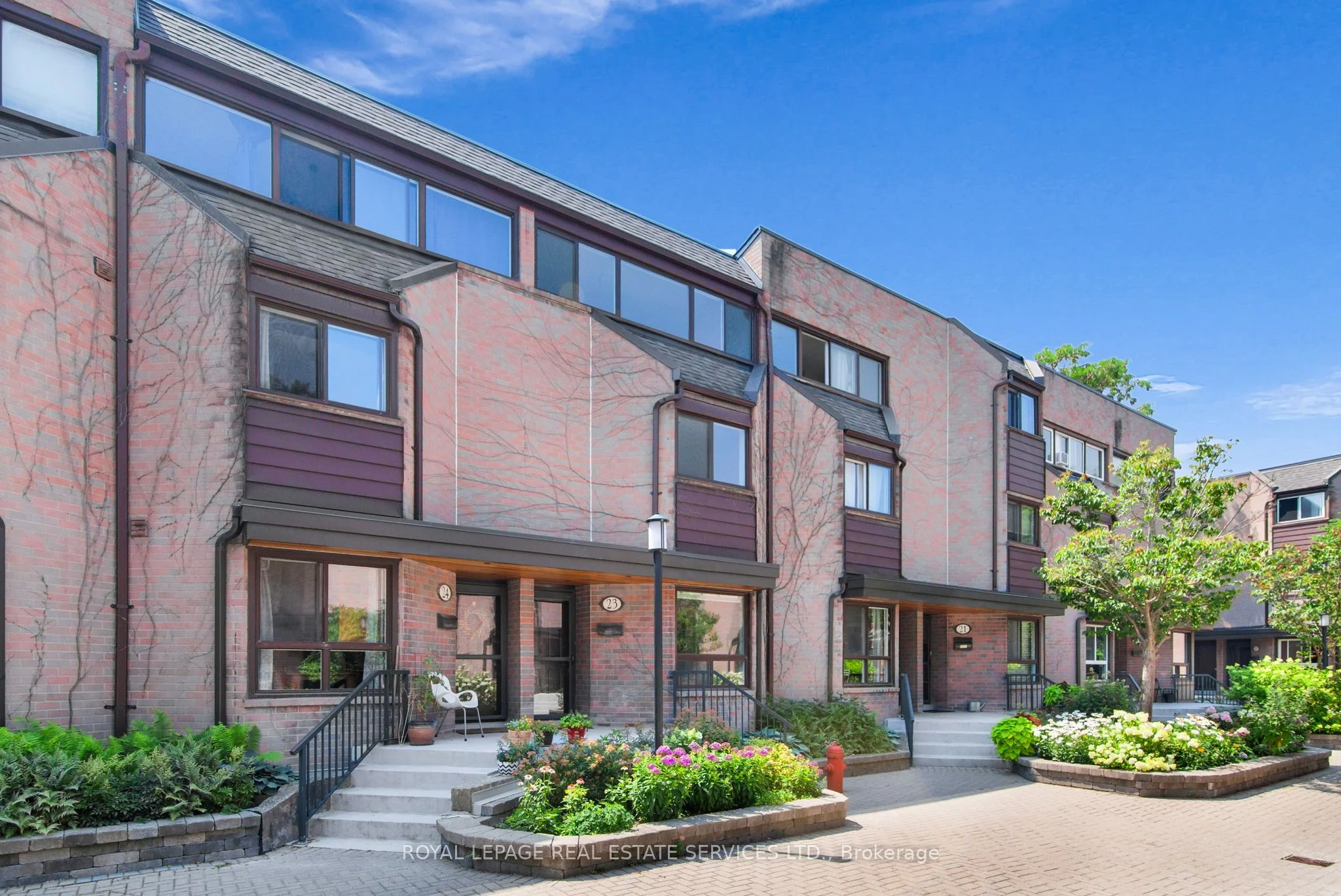 130 Clinton Street 23, Toronto C01, ON M6G 2Y3