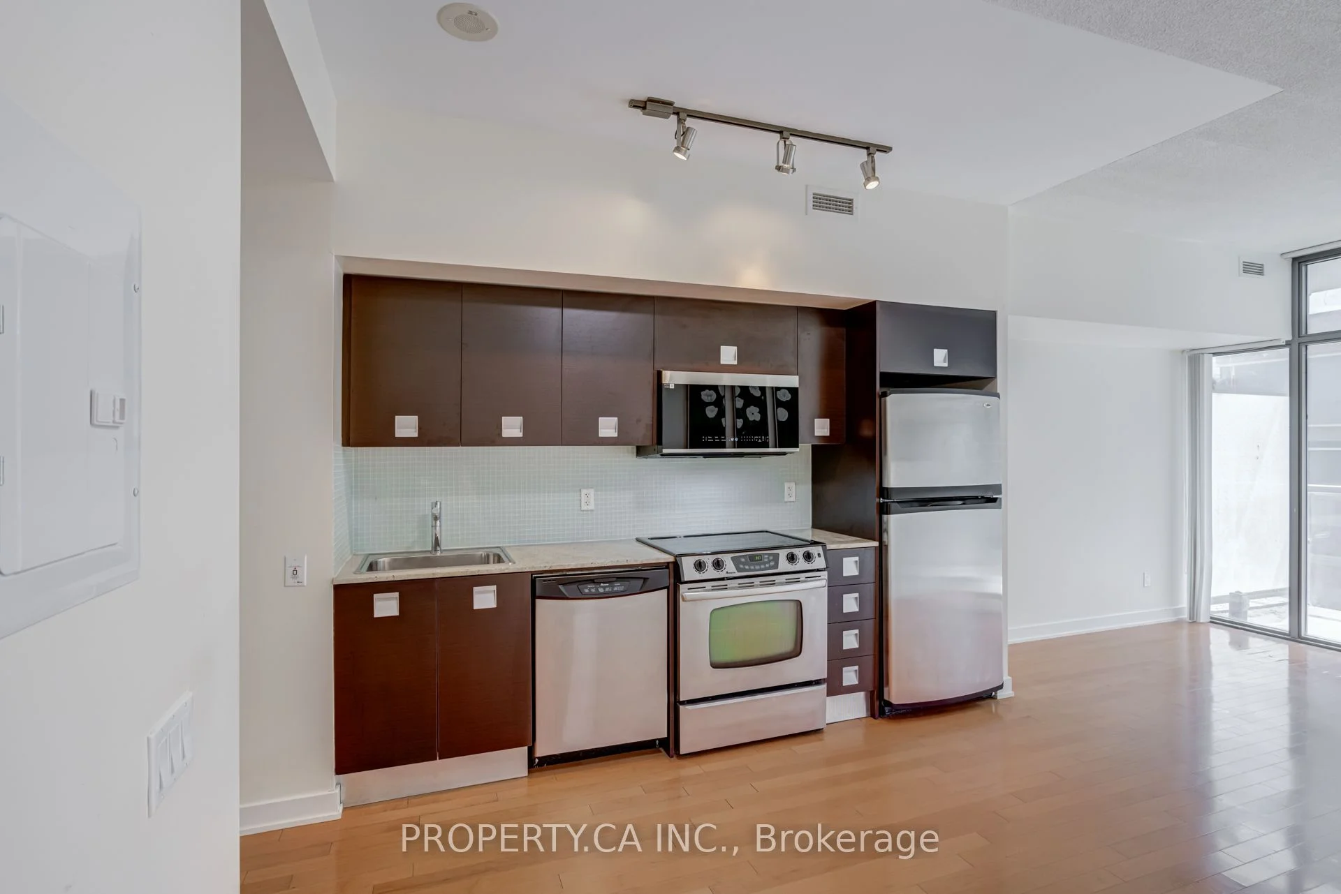 33 Charles Street E 604, Toronto C08, ON M4Y 0A2