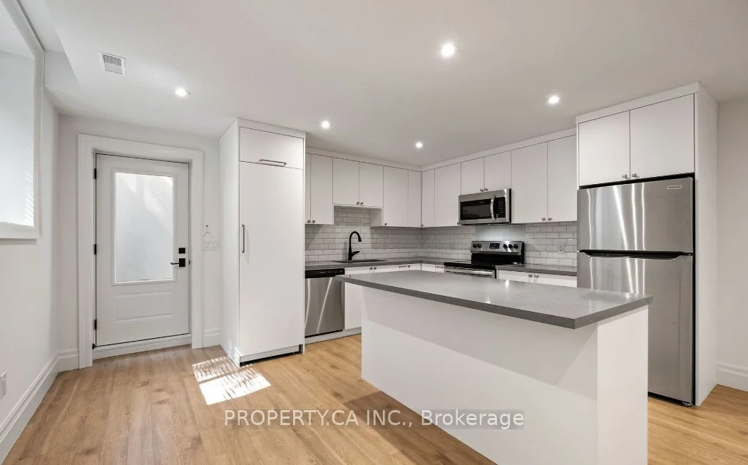 119 Invermay Avenue, Toronto C06, ON M3H 1Z7