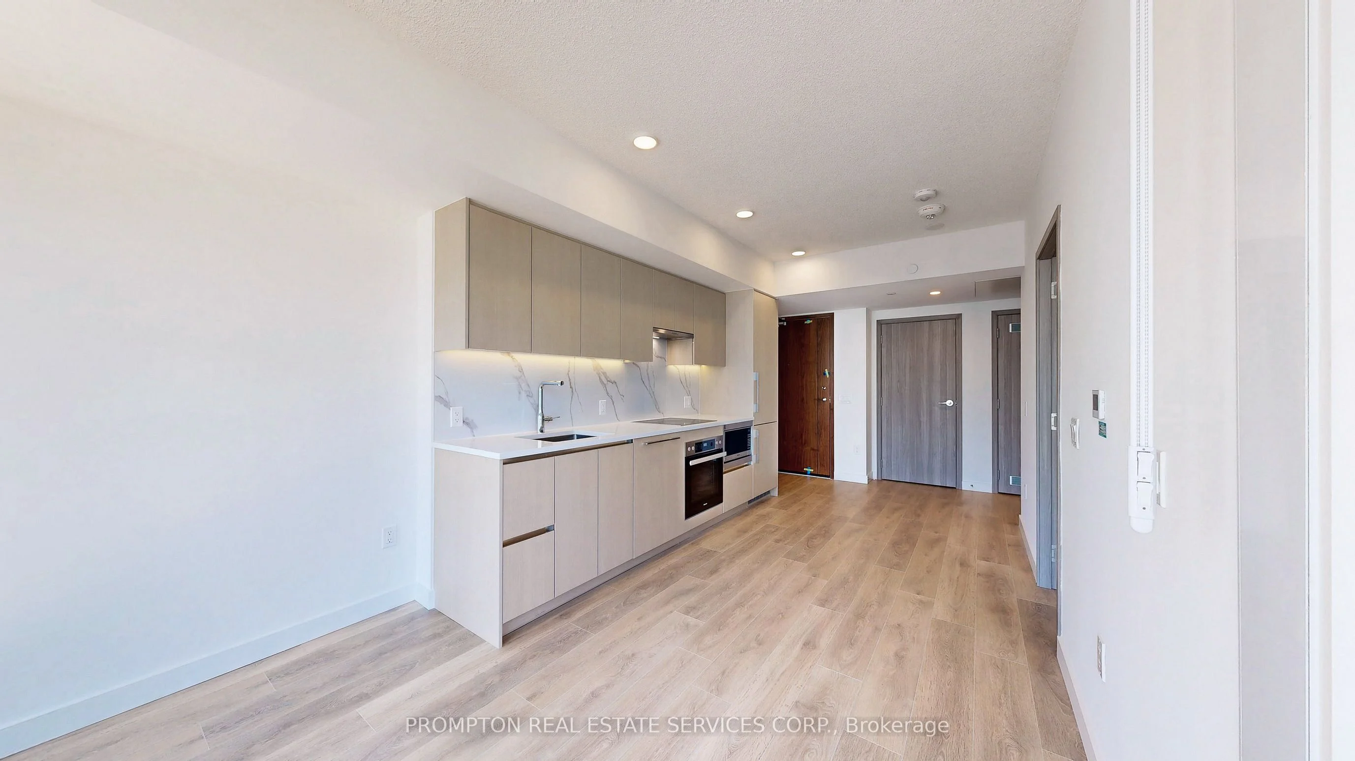 1 Concord Cityplace Way 2512, Toronto C01, ON M5V 0X3