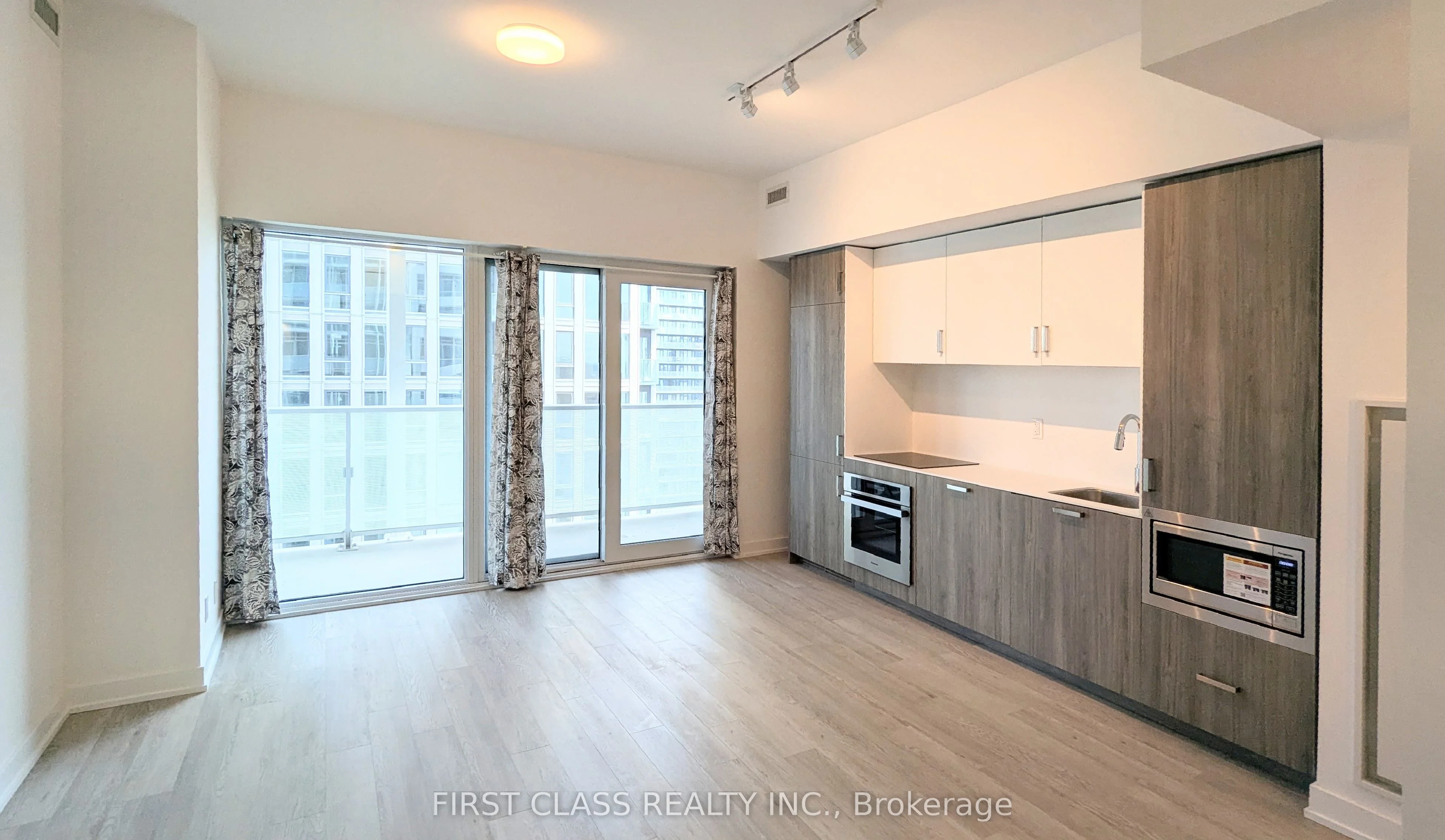 88 Queen Street E 01, Toronto C08, ON M5H 2M5