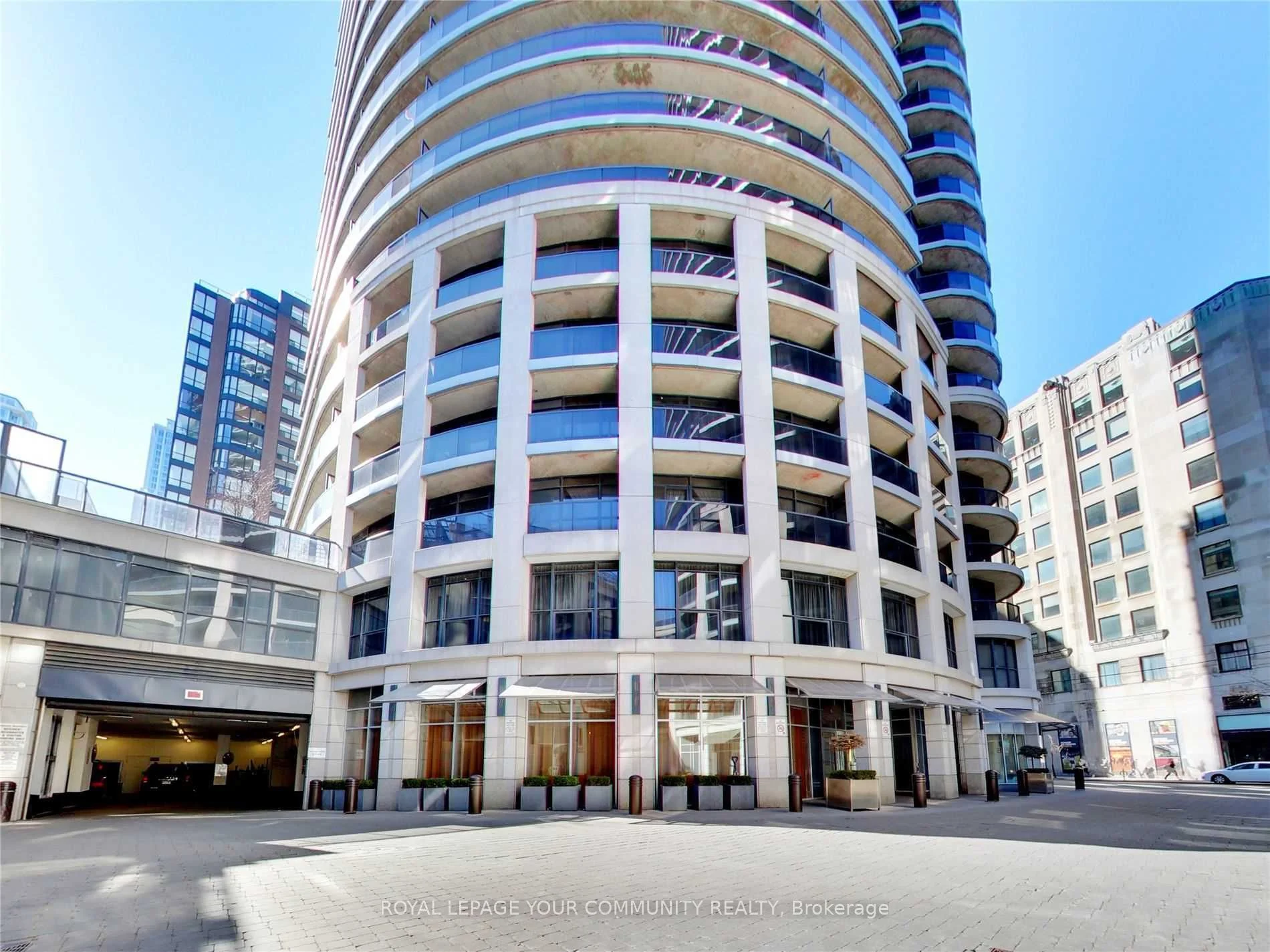21 Carlton Street 2110, Toronto C08, ON M5B 1L3