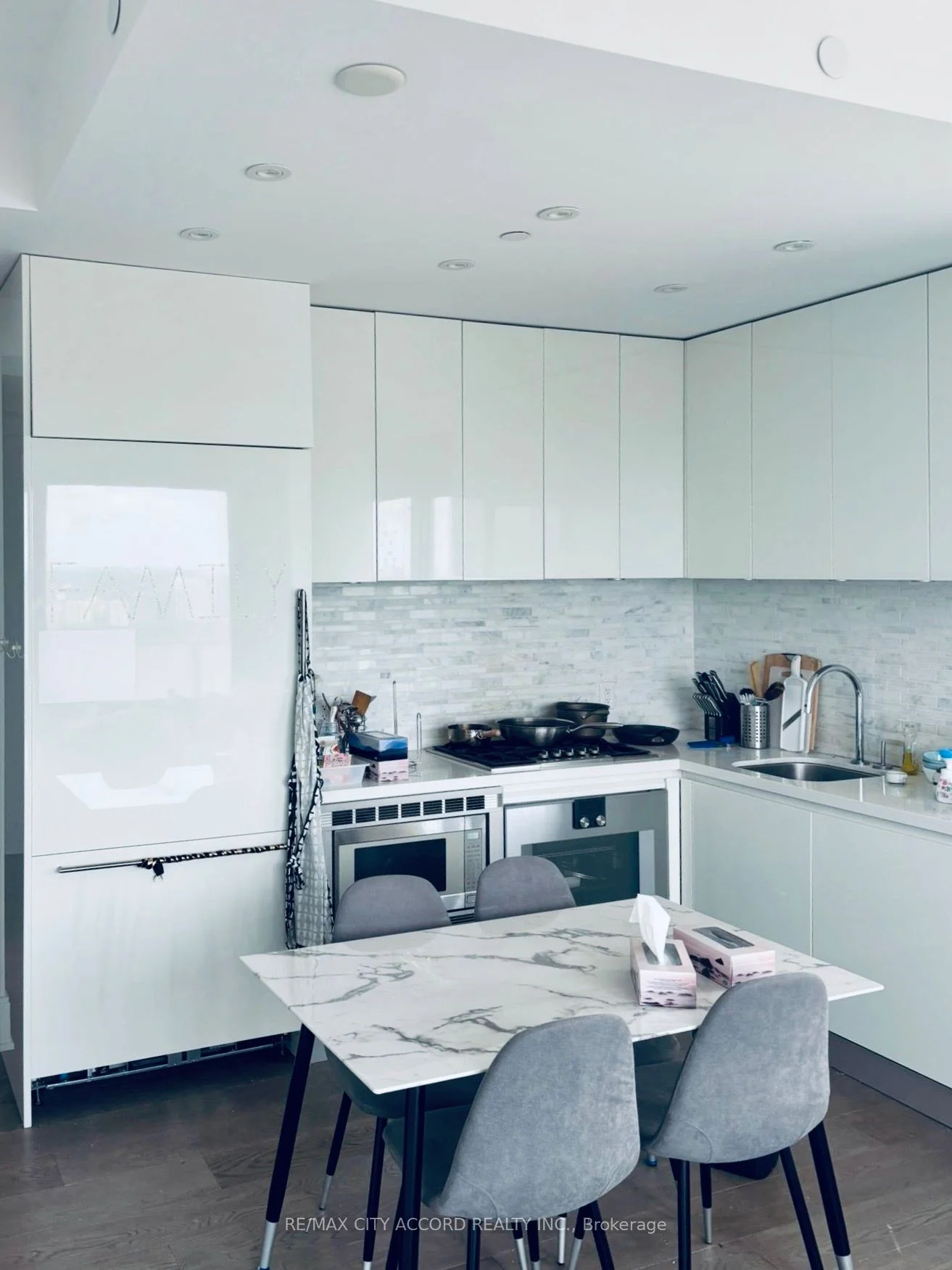 42 Charles Street E 5104, Toronto C08, ON M4Y 0B7