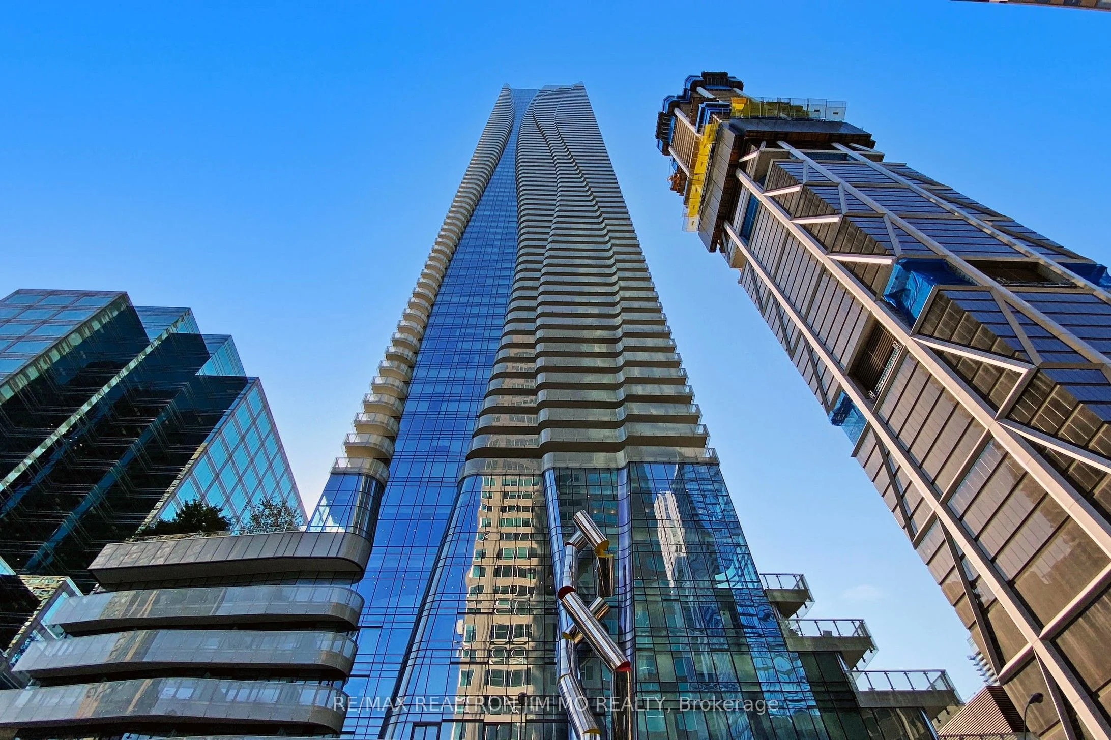 1 Bloor Street E 2304, Toronto C08, ON M4W 0A8