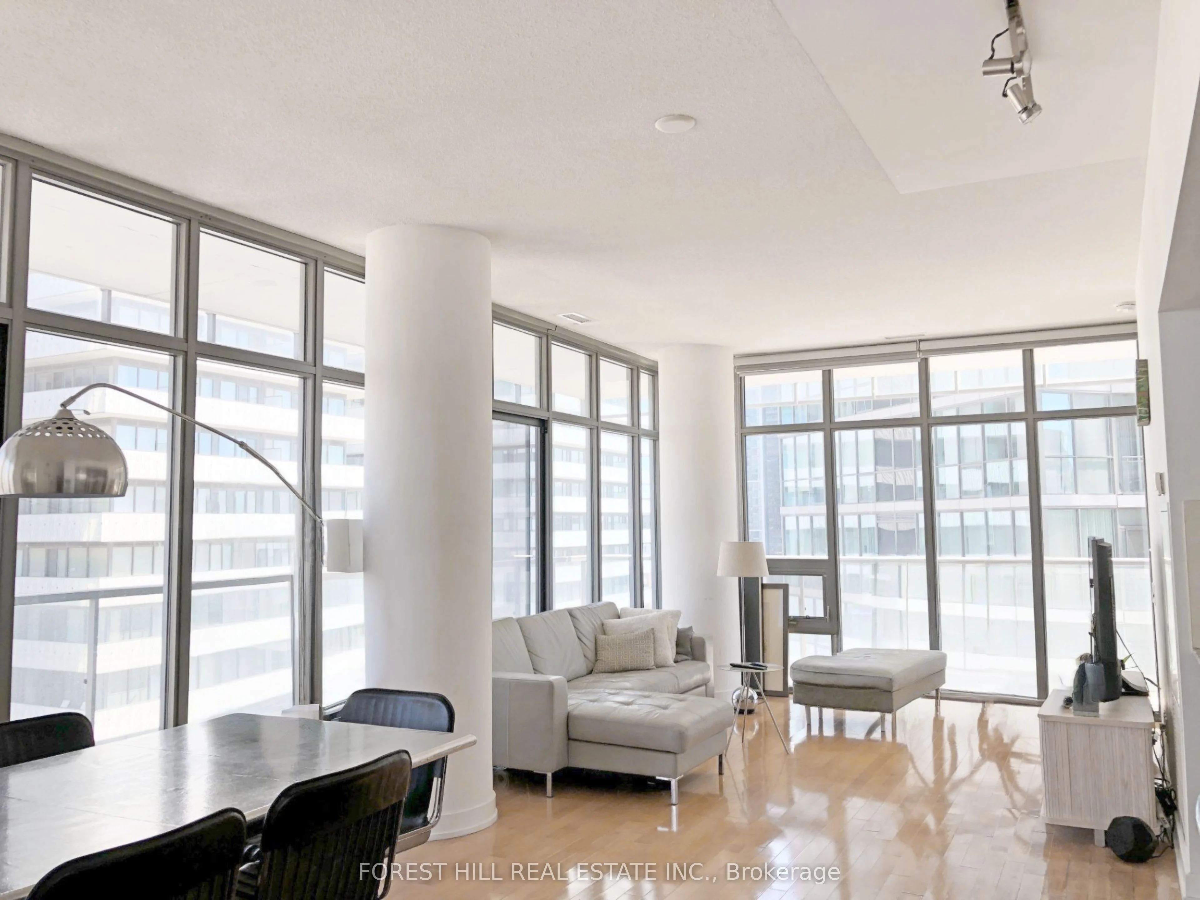 33 Charles Street E 2511, Toronto C08, ON M4Y 1R9