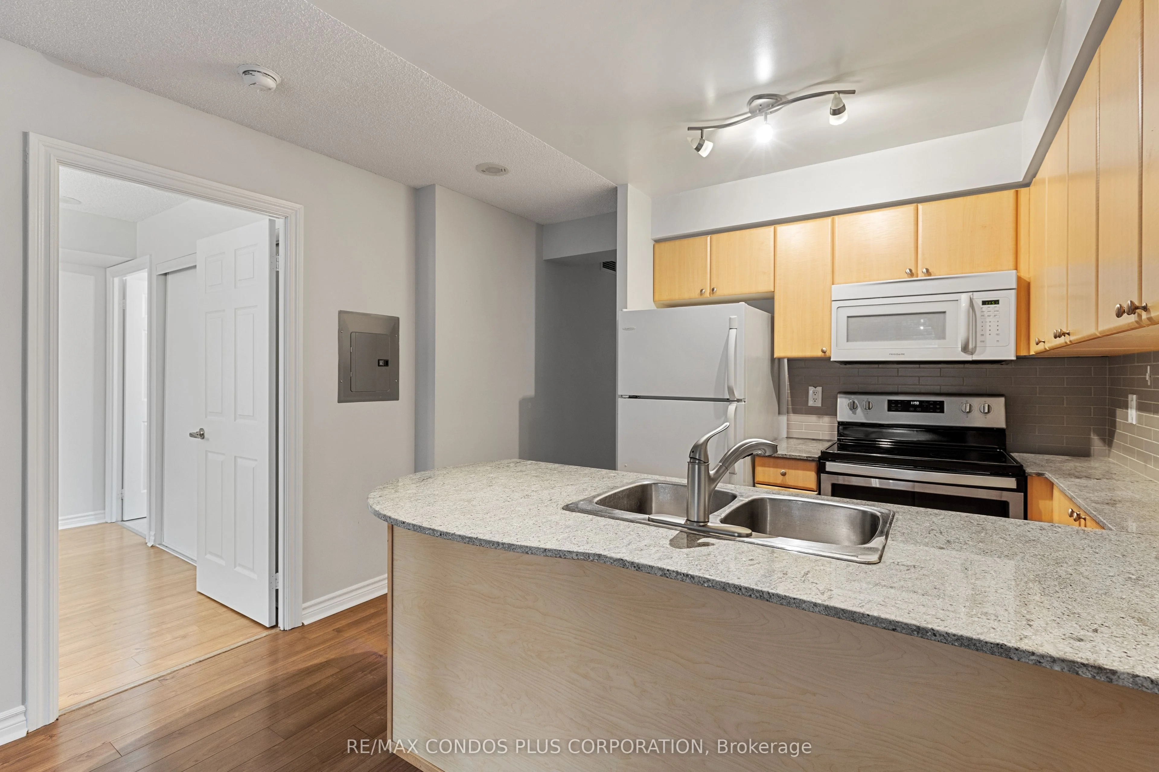 763 Bay Street 911, Toronto C01, ON M5G 2R3