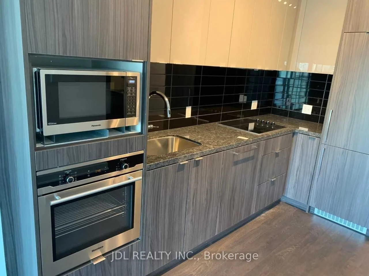 115 Blue Jays Way 4101, Toronto C01, ON M5V 0M4