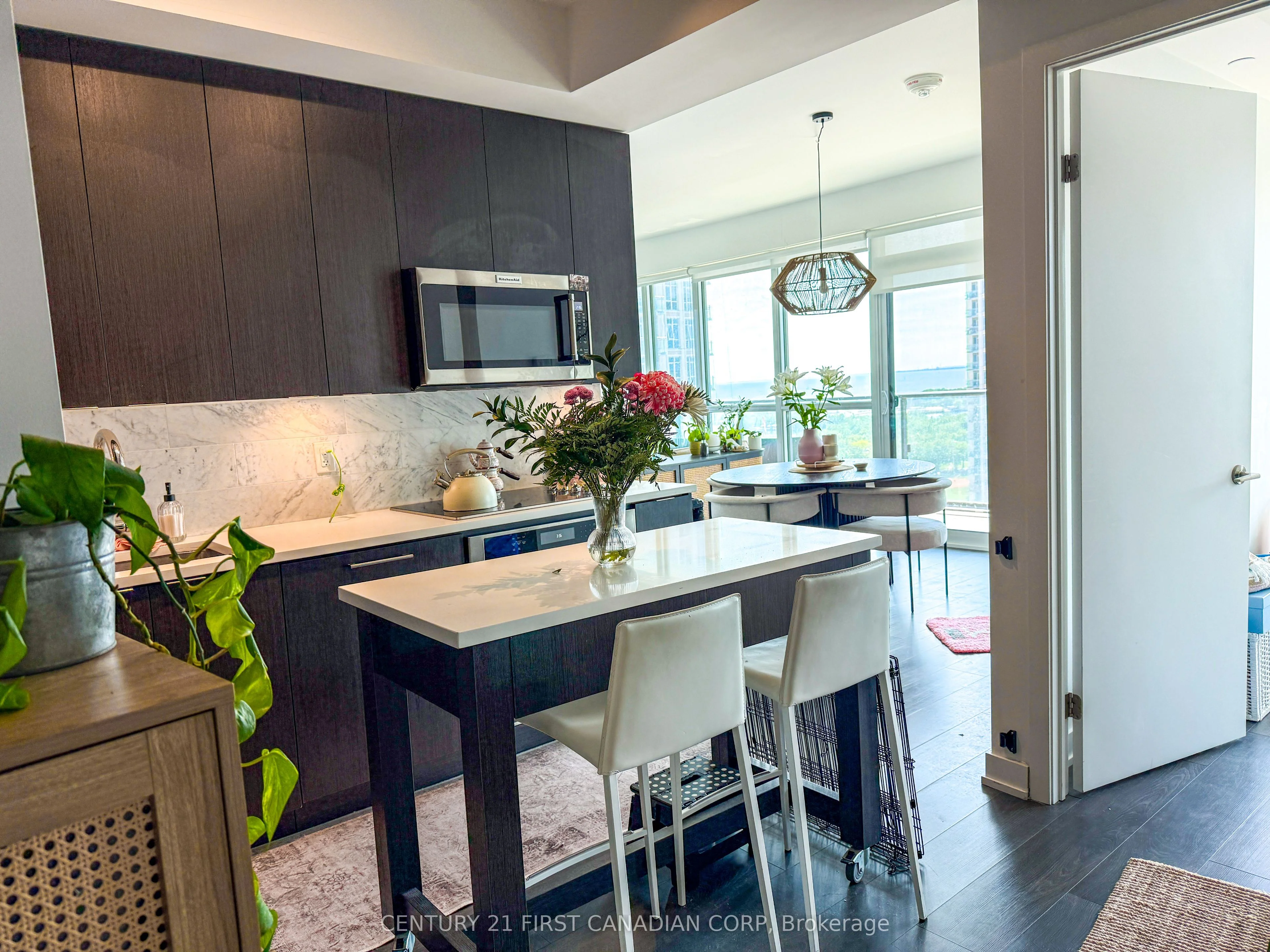 38 Iannuzzi Street 2212, Toronto C01, On M5v 0s2