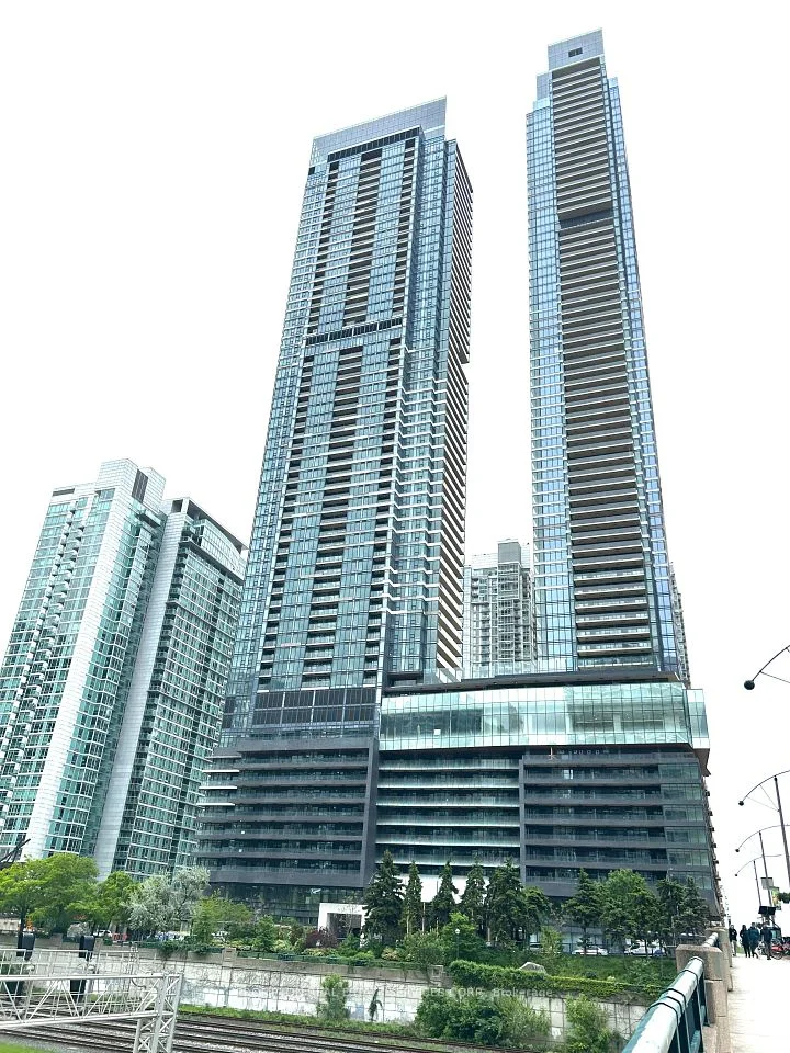 1 Concord Cityplace Way 1801, Toronto C01, ON M5V 0X3